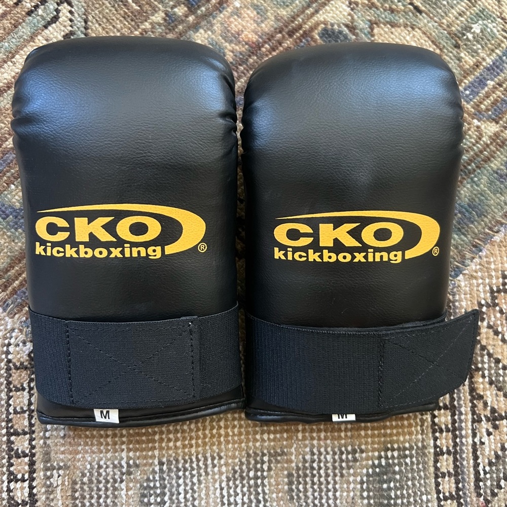 CKO Kickboxing Gloves size Medium